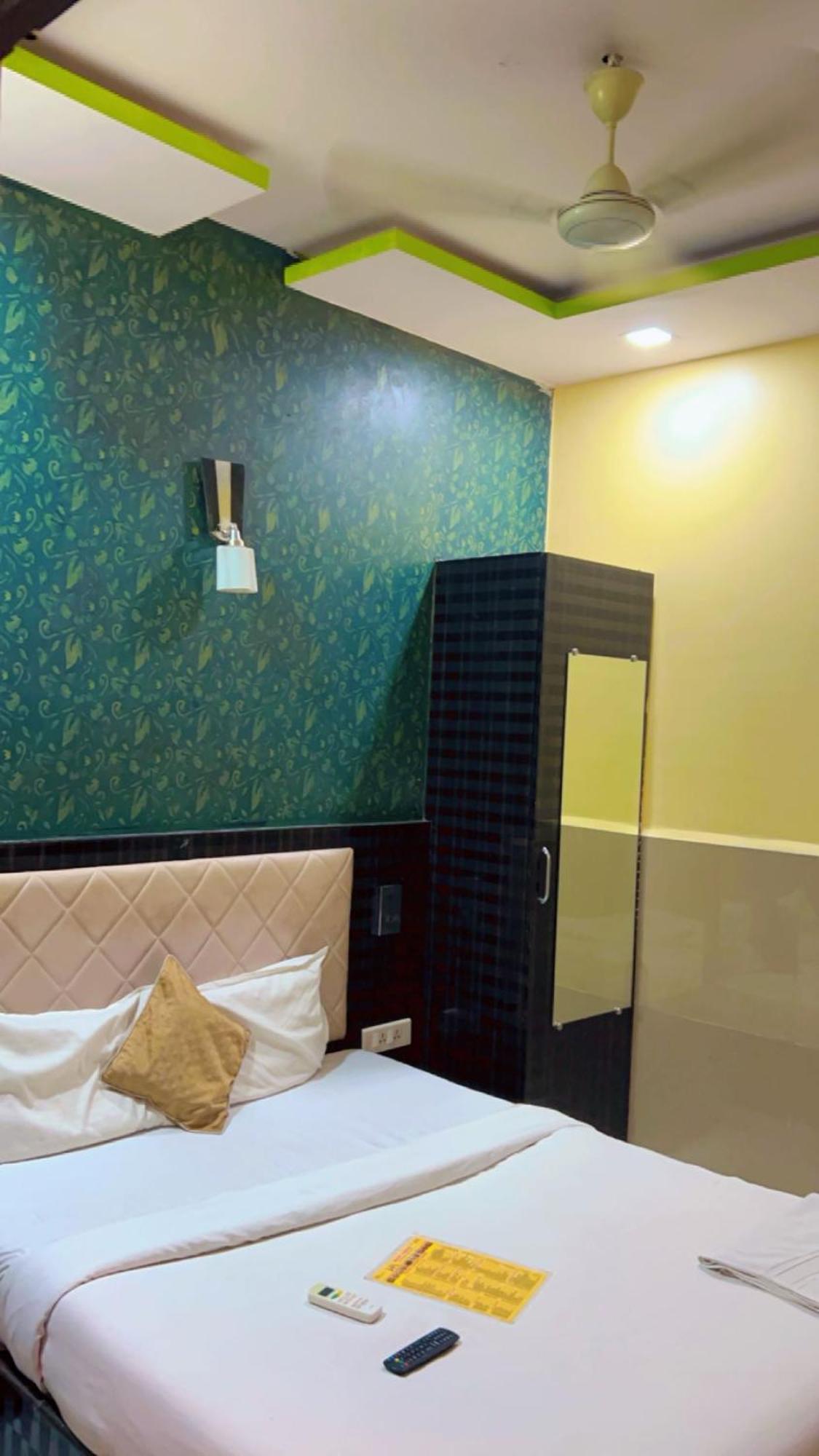 Hotel Avenue Near T-2 International Airport Mumbai Dış mekan fotoğraf